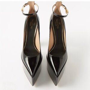 Valentino Garavani Patent Platform Pump